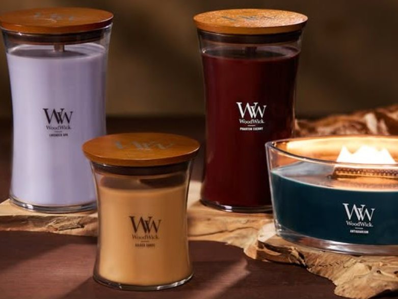 Bougies WoodWick en jarres de verre avec couvercle en bois